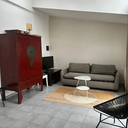 Holiday home Petite Maison Calme Dans Un Jardin Bois-Colombes