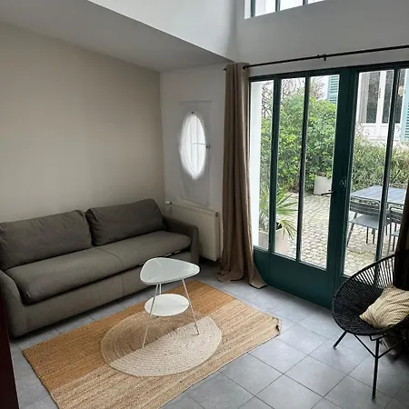 Petite Maison Calme Dans Un Jardin Holiday home