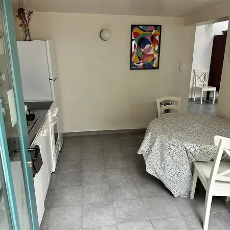 Petite Maison Calme Dans Un Jardin *