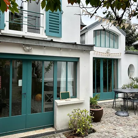 Petite Maison Calme Dans Un Jardin Holiday home