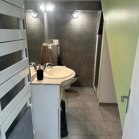 Holiday home Petite Maison Calme Dans Un Jardin